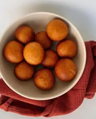 Crisped amagwinya vetkoek