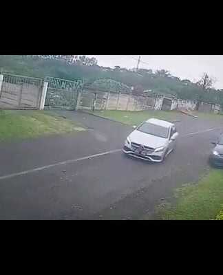 Watch: Off-duty cop escapes hijacking on his driveway in Malvern