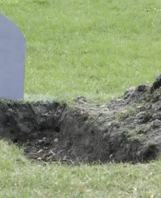 Suspects caught digging grave – leave behind bag of muti, panga and spade after fleeing