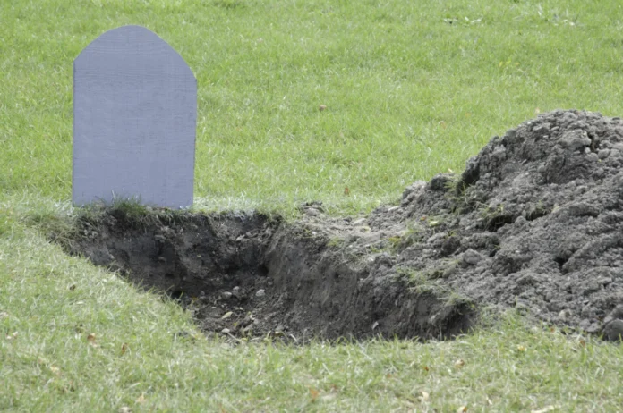 Suspects caught digging grave – leave behind bag of muti, panga and spade after fleeing