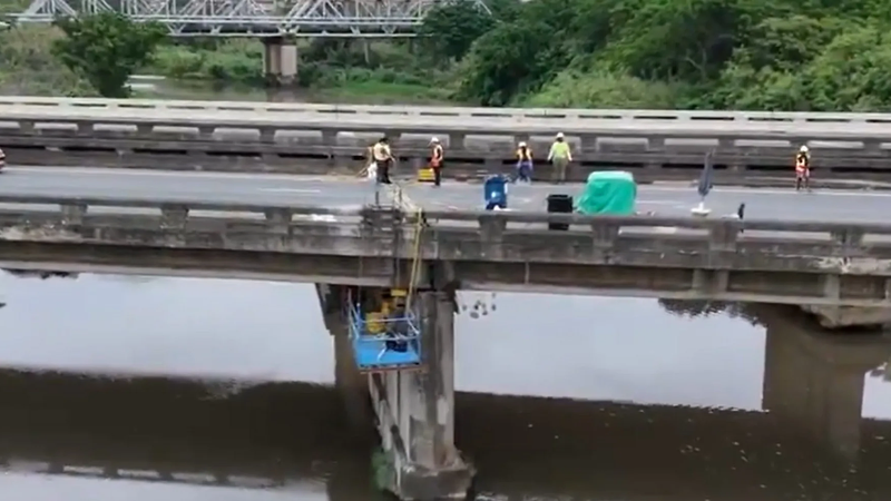 Durban Sun A screenshot showing construction teams busy with repair work on the Umbogintwini River bridge on the N2 in KwaZulu Natal